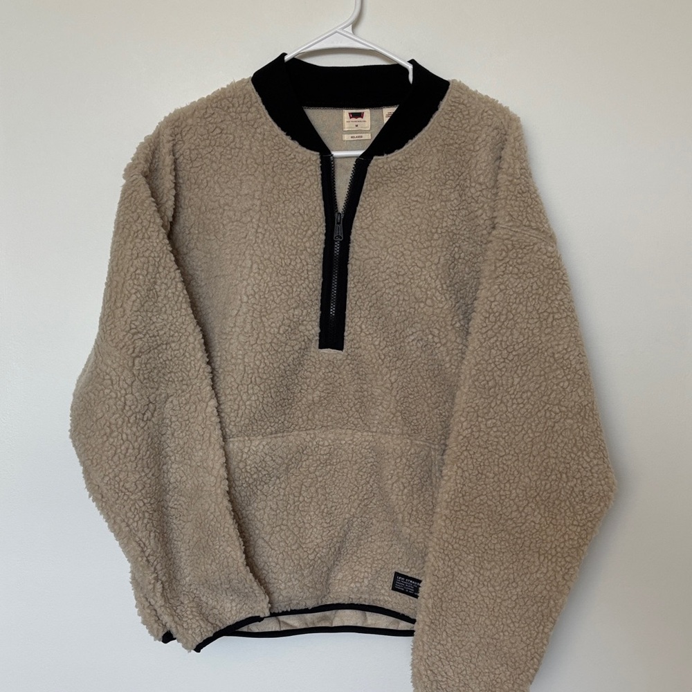 Levi's 1/4 Zip Tan Sherpa Zip-Up Fleece Sweatshirt, new without tags